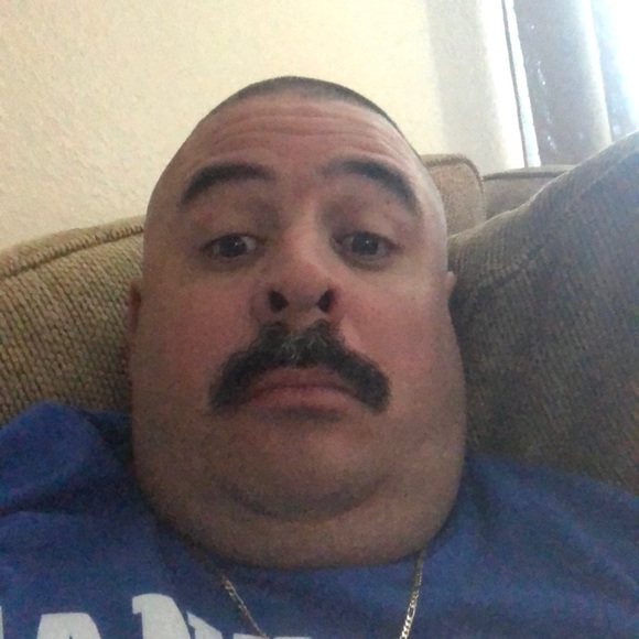 Meet your Posher, Carlos - Picture 2 of 2